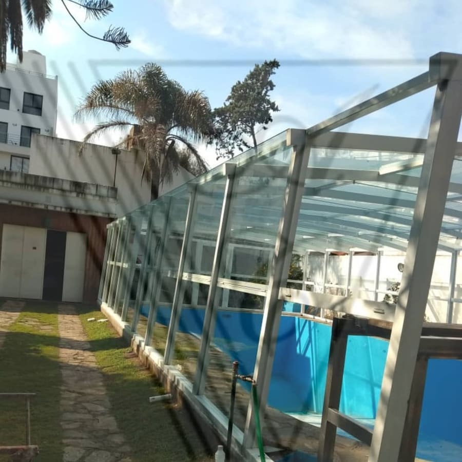 Cerramiento de pileta con vidrio laminado